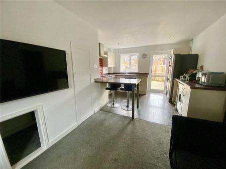 2 bedroom end of terrace house to rent - Photo 2