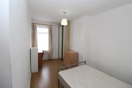 4 bedroom house to rent - Photo 3