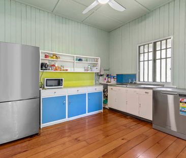 CHARASMATIC HOME IN THE HEART OF LUTWYCHE - Photo 6