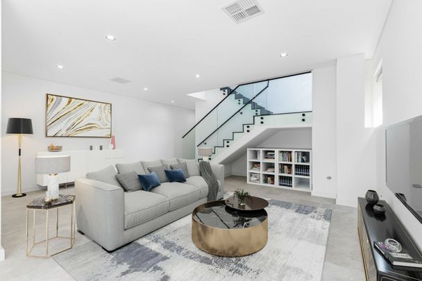 Ultra Modern 4 Bedroom Duplex - Photo 1