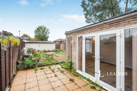 3 bedroom semi-detached to rent Scott Road, Stevenage, SG2 0BZ - Photo 2