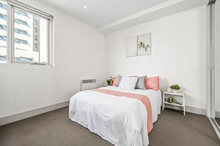 Carlton - Photo 2