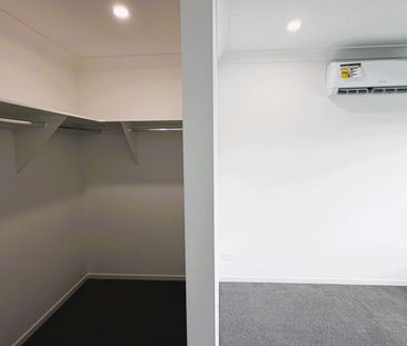 Spacious 4-Bedroom, 2-Bathroom House - Photo 4