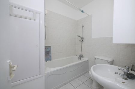 3 bedroom ground floor flat to rent - Photo 3