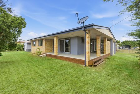 Freshly Updated 3 Bedroom Home in Svensson Heights - Photo 3