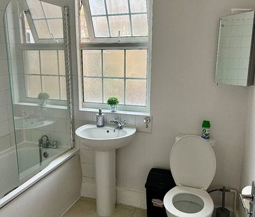 3 Bed Maisonette, Parfett Street, E1 - Photo 5