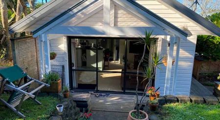 Titirangi - Titirangi, 1 bedroom standalone house - Photo 3