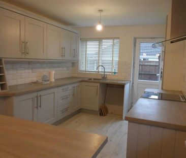 3 bedroom semi-detached bungalow to rent - Photo 4
