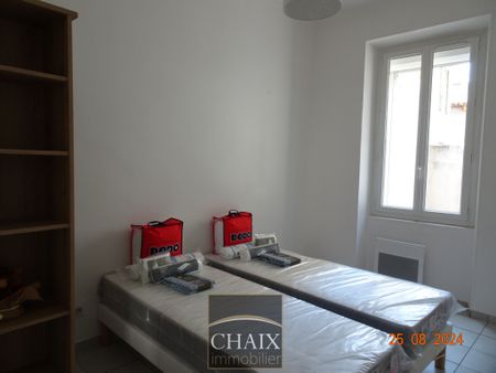 Appartement 3 pièces 69m2 MARSEILLE 5EME 1 105 euros - Photo 2