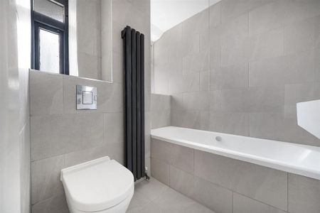 4 bedroom flat to rent - Photo 2