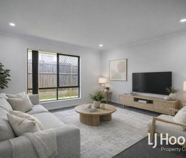 Large Backyard - Close to Local Schools - 2 x Living Zones - Photo 1