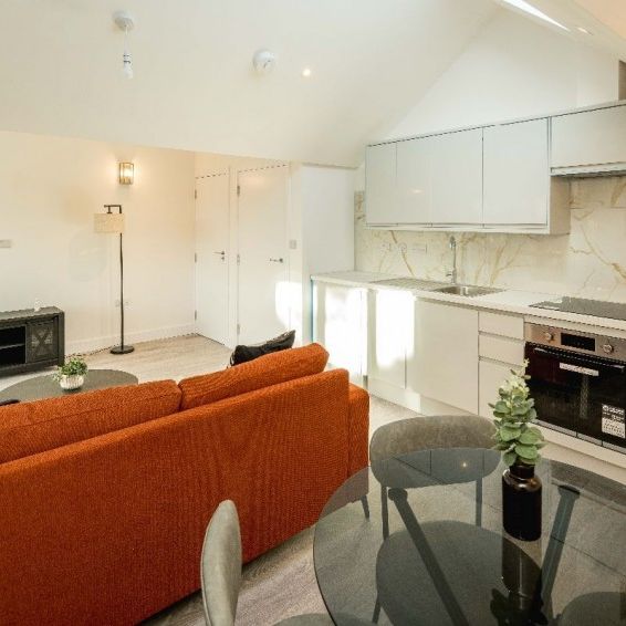 Cuckoo Hall Lane, London - Photo 1