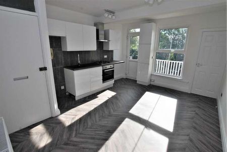 Carlingford Drive, Westcliff On Sea, SS0 - Photo 3