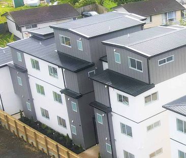 MODERN NEW, CORNER, SPACIOUS & CENTRAL - Photo 3