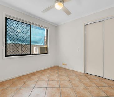 Family Home in Quiet Montgomery Park Estate - Photo 4