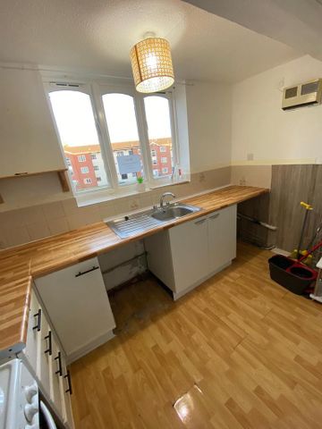 3 bedroom apartment to rent - Photo 3