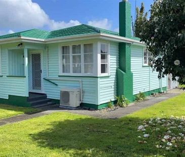 3 Bedrooms in Hikurangi - Photo 4