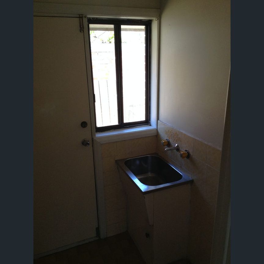 CENTRAL OAKLEIGH LIVING – LOW MAINTENANCE VILLA - Photo 1