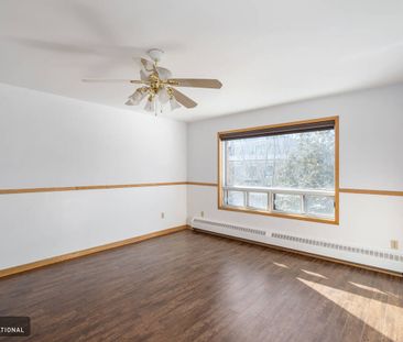 House for rent in Côte-Des-Neiges | Semi-furnished duplex - Photo 4