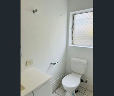 Fresh One-Bedroom Unit with Private Courtyard – Balmoral - Photo 5