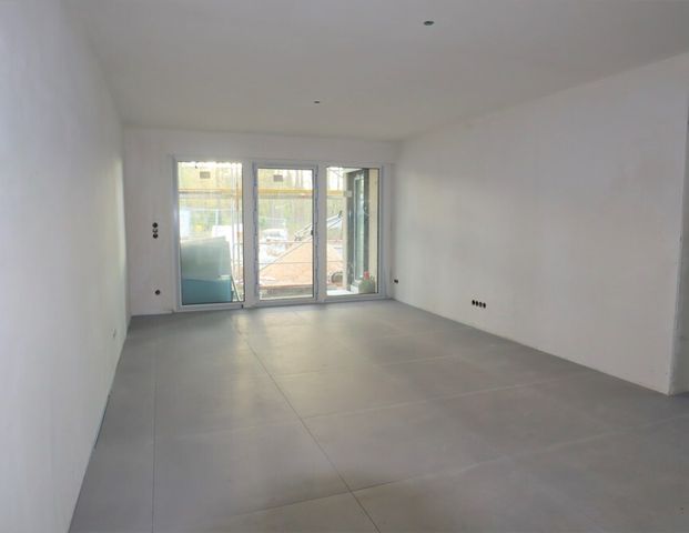 Fast neue Erdgeschosswohnung mit Loggia in exklusivem 7-Parteienhaus!!! - Foto 1