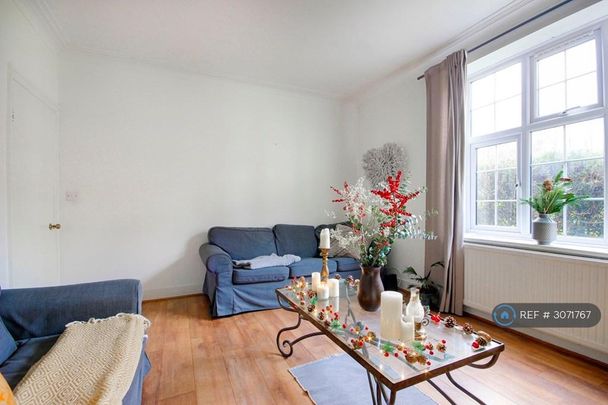 3 bedroom flat to rent - Photo 1