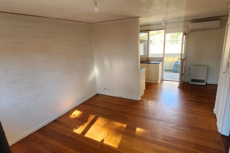 Ideally Located - 1 Bedroom Unit!! - Photo 2