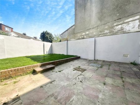 4 bedroom terraced house to rent - Photo 3
