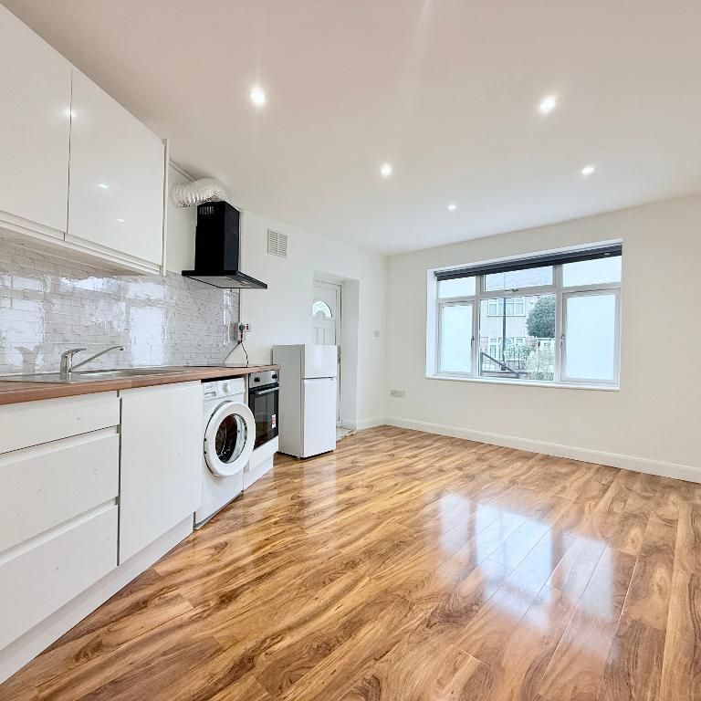 Studio to rent - Photo 2