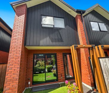 Quiet, Sunny & Private Modern 2-Bedroom Townhouse - Photo 6