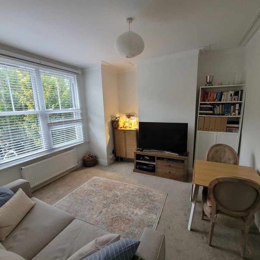 2 Bed Maisonette, London, W12 - Photo 1