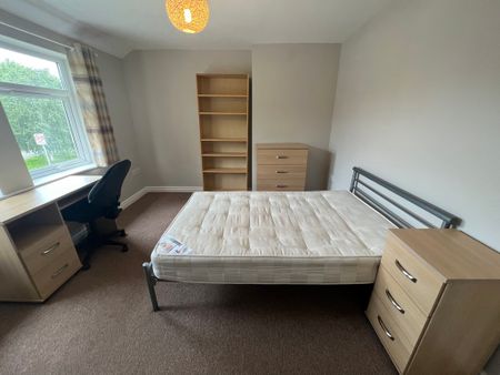 Burlington Avenue, Tang Hall - P1817 - Photo 4