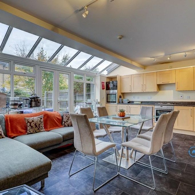 1 bedroom in a house share to rent - Photo 1