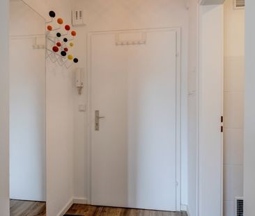 Milbertshofen: Renovated apartment with desinger furniture - Photo 1