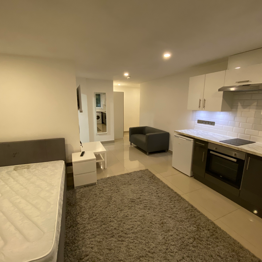 Flat 87, Samara Plaza, LS2 9DU, Leeds - Photo 1
