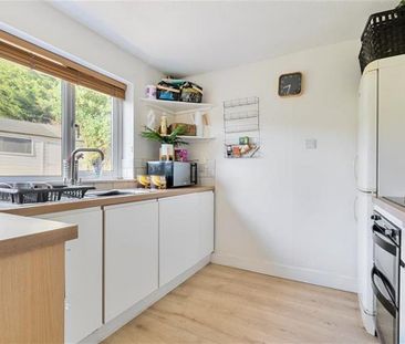 4 bedroom detached house to rent - Photo 2