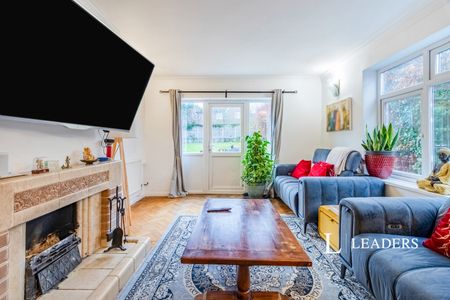 5 bedroom house to rent Ruden Way, Epsom, Surrey, KT17 - Photo 2