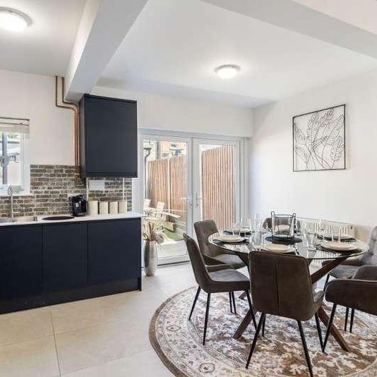 Garden City, Edgware, Middlesex, HA8 - Photo 1