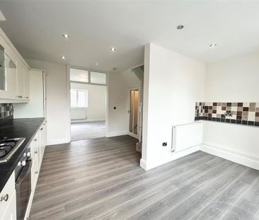2 bedroom maisonette to rent - Photo 4
