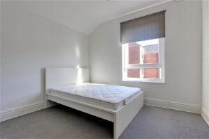 3 BEDROOM House - Mid Terrace - Photo 1