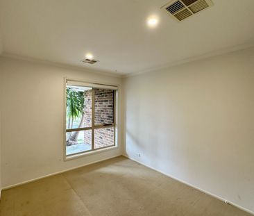 12 Unwin Avenue, Jerrabomberra - Photo 4