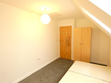 4 bed apartment to rent in Chillingham Road, Heaton, NE6 - Photo 4