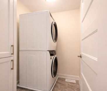 For Lease - 329 Voyageur Place, Russell, Ontario - Photo 2