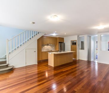 Beautiful 3-Bedroom Townhouse Offering Space, Comfort and Convenience - Photo 2