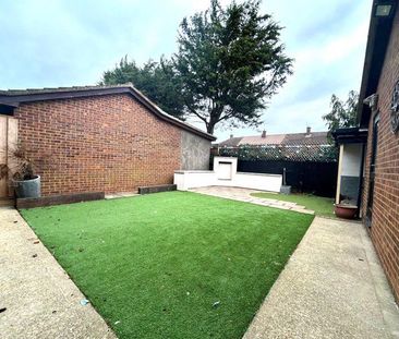 4 bedroom detached house to rent - Photo 1