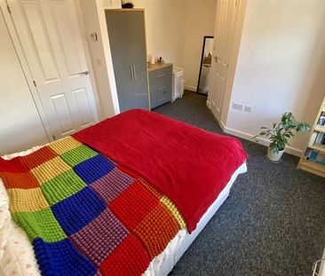 3 bedroom end of terrace house to rent - Photo 3