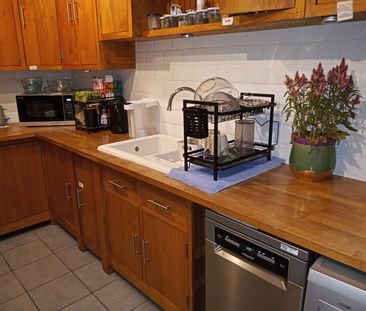 Room in a Shared Flat, Sydenham Road, CR0 - Photo 6