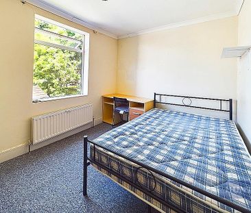 4 bedroom semi-detached house to rent - Photo 6