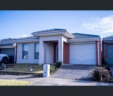 12 Cassata Road, Manor Lakes, Vic 3024 - Photo 2