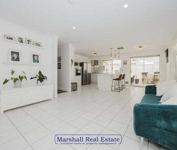 Family Home in Carramar with a Pool! - Photo 2